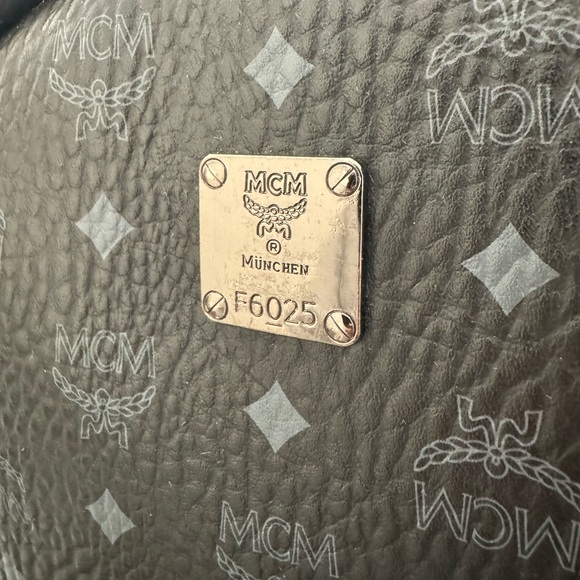 MCM STARK BACKPACK
VISETOS SIDE STUDS
MEDIUM BLACK - Picture 4 of 8